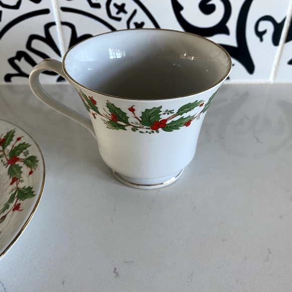 China Pearl Fine China Teacup and Saucer Set NOEL Christmas Holly Berry Holiday - Picture 6 of 9